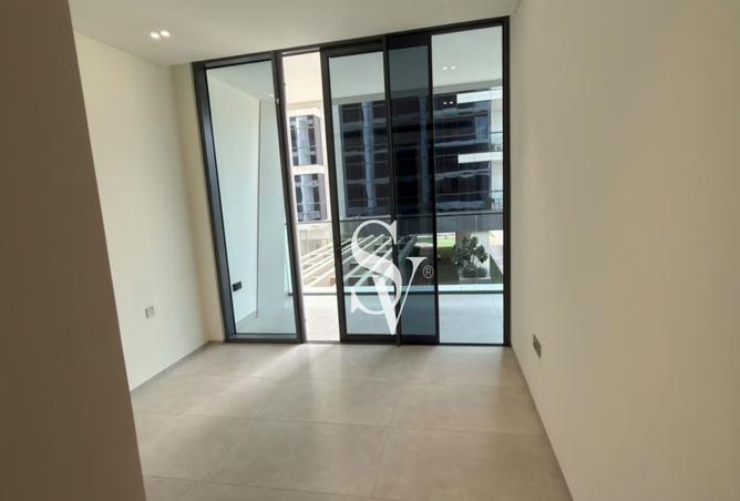 وحدات سكنية فاخرة جديدة بالكامل مكونة من غرفتي نوم | في الطابق الأوسط | شاغرة