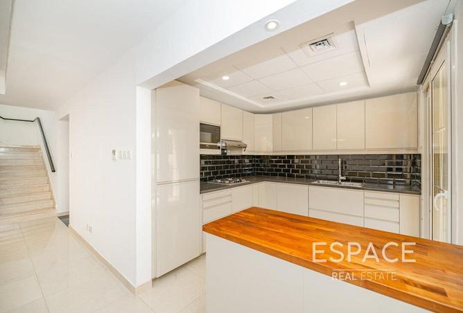 81933869 - Property Image 3