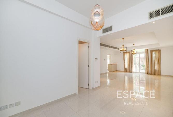 81933869 - Property Image 2