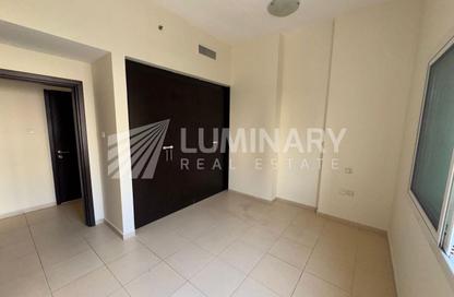 Apartment - 2 - 3 for rent in Mazaya 17 - Queue Point - Liwan - Dubai