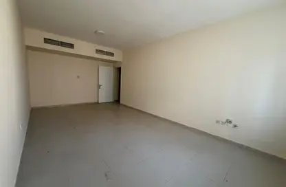 شقة - 2 غرف نوم - 2 حمامات للايجار في الخان - الشارقة