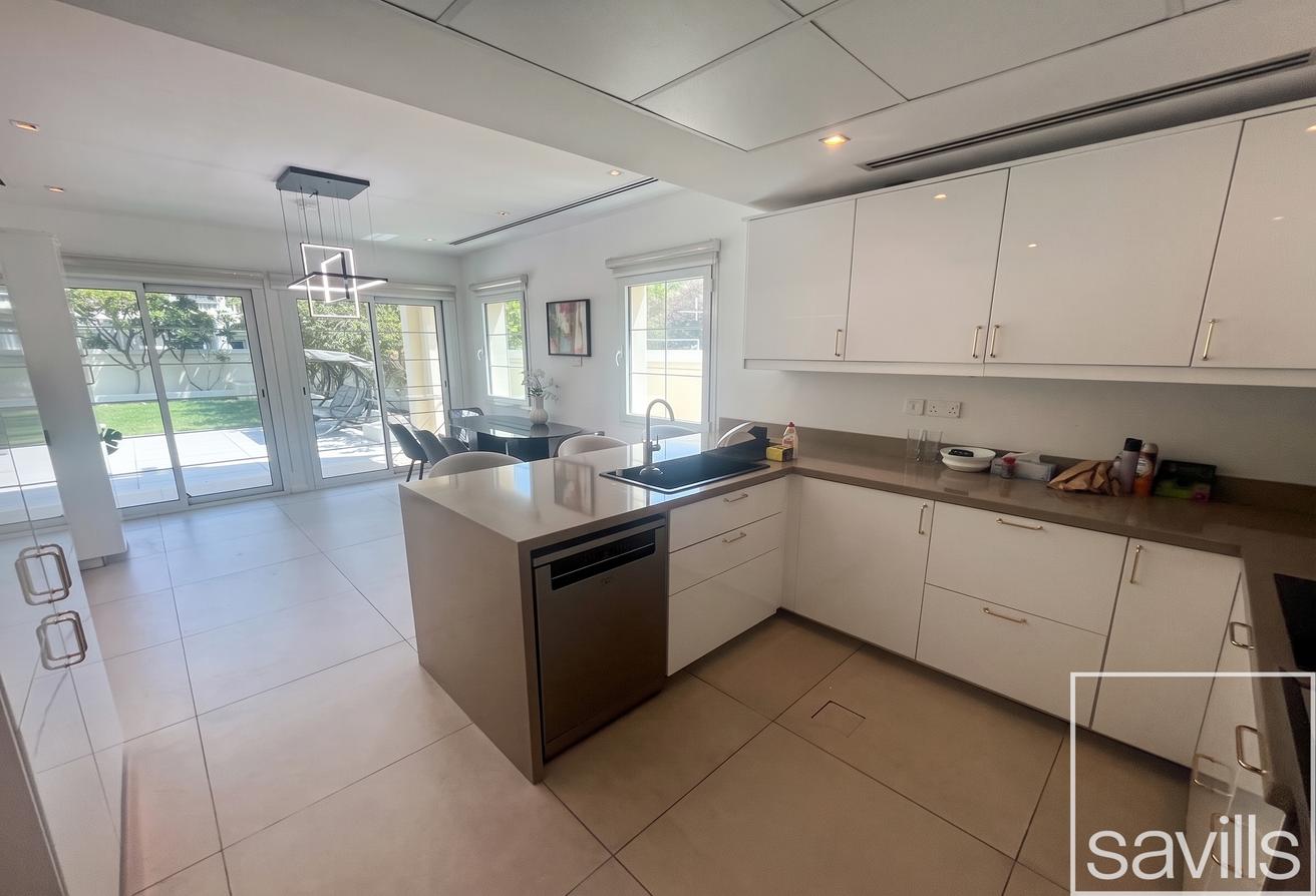 Outstanding Family Home | 3 Bed | Furnished photo 4