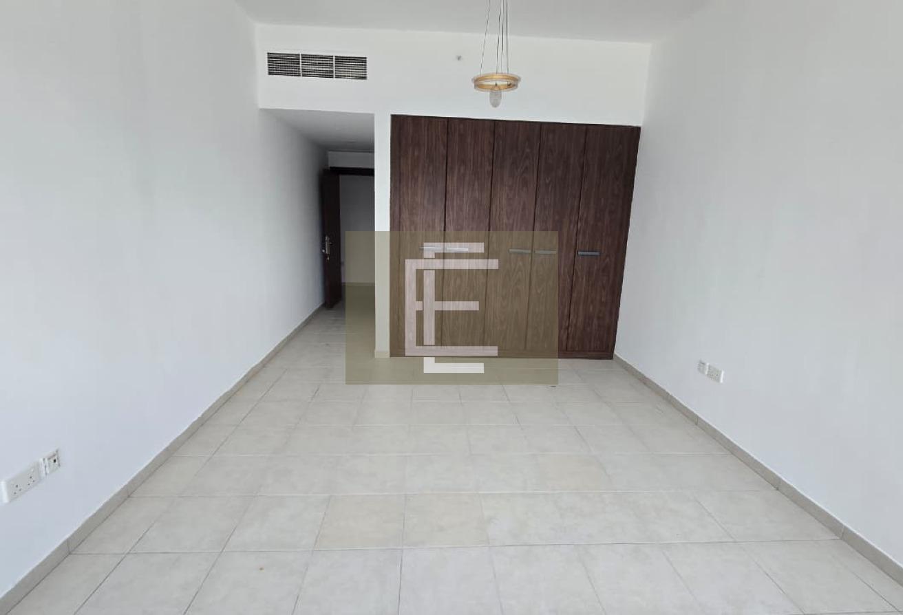 SPACIOUS 3 BR | VACANT | PRIME LOCATION photo 10