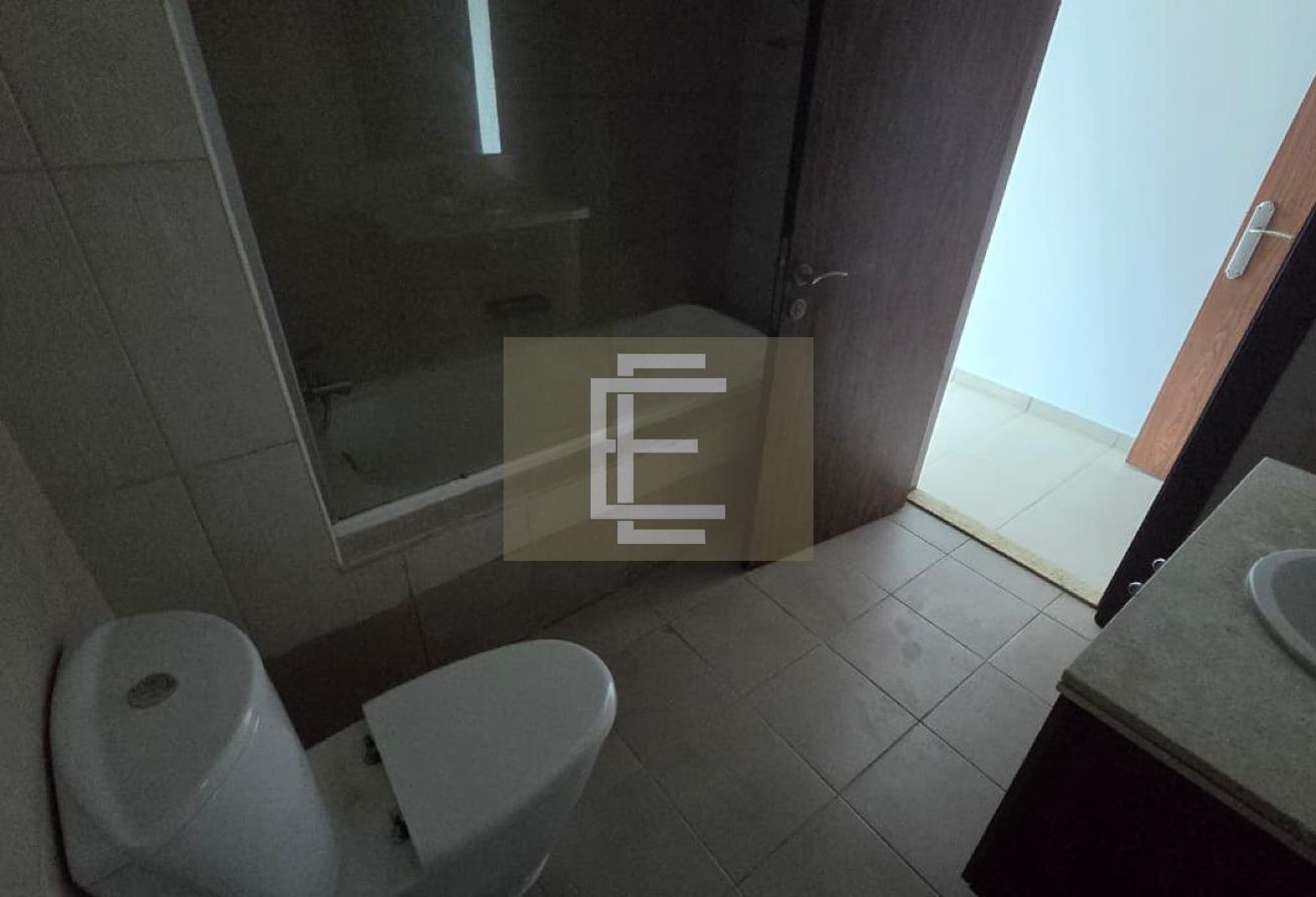 SPACIOUS 3 BR | VACANT | PRIME LOCATION photo 19