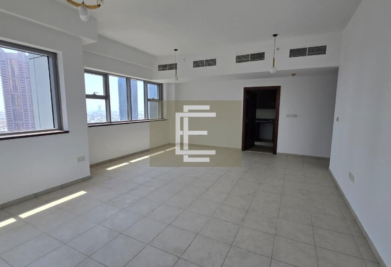 SPACIOUS 3 BR | VACANT | PRIME LOCATION photo 4
