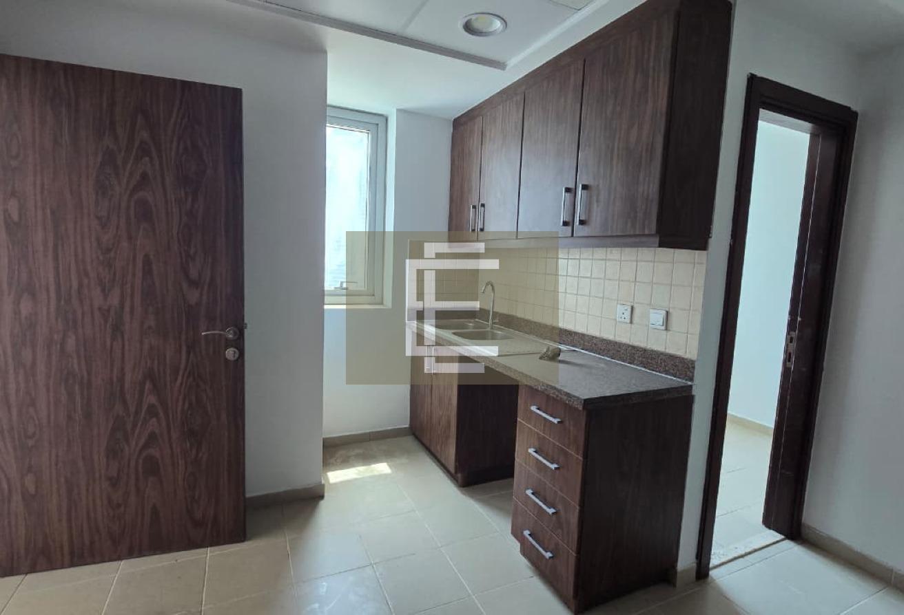 SPACIOUS 3 BR | VACANT | PRIME LOCATION photo 7