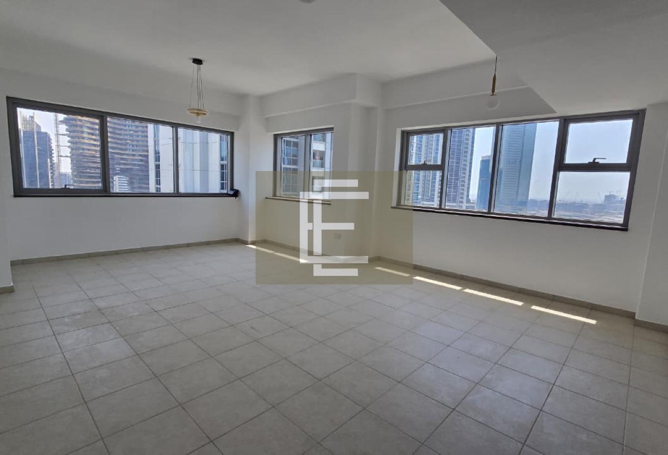 SPACIOUS 3 BR | VACANT | PRIME LOCATION photo 2
