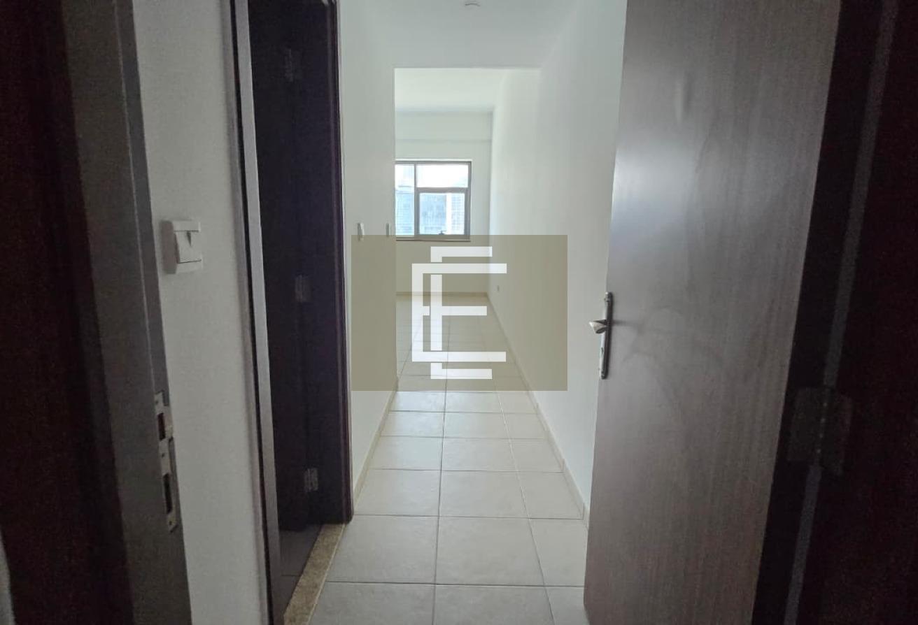 SPACIOUS 3 BR | VACANT | PRIME LOCATION photo 15