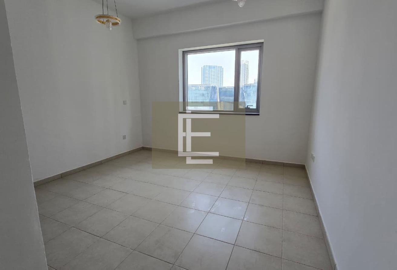 SPACIOUS 3 BR | VACANT | PRIME LOCATION photo 13