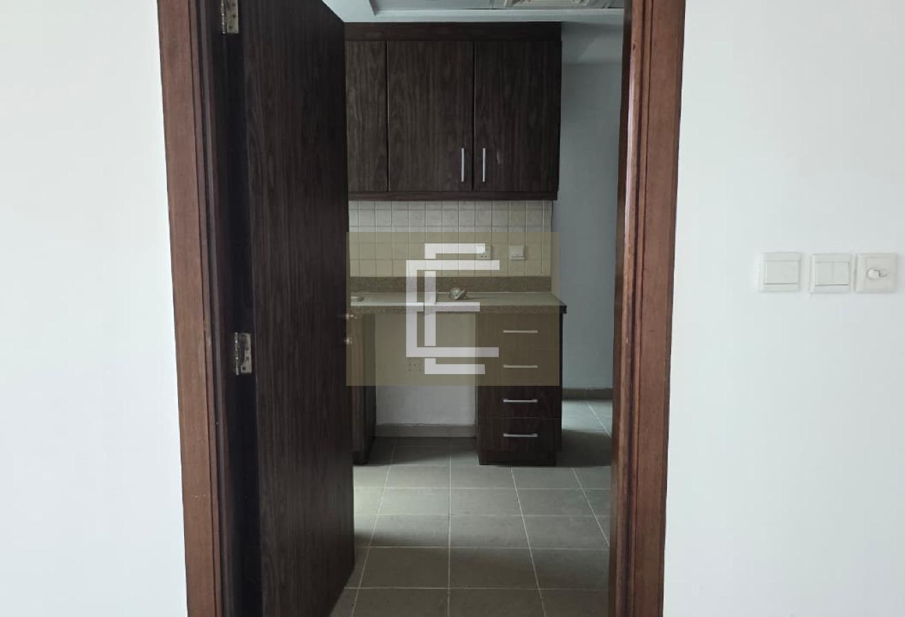 SPACIOUS 3 BR | VACANT | PRIME LOCATION photo 6