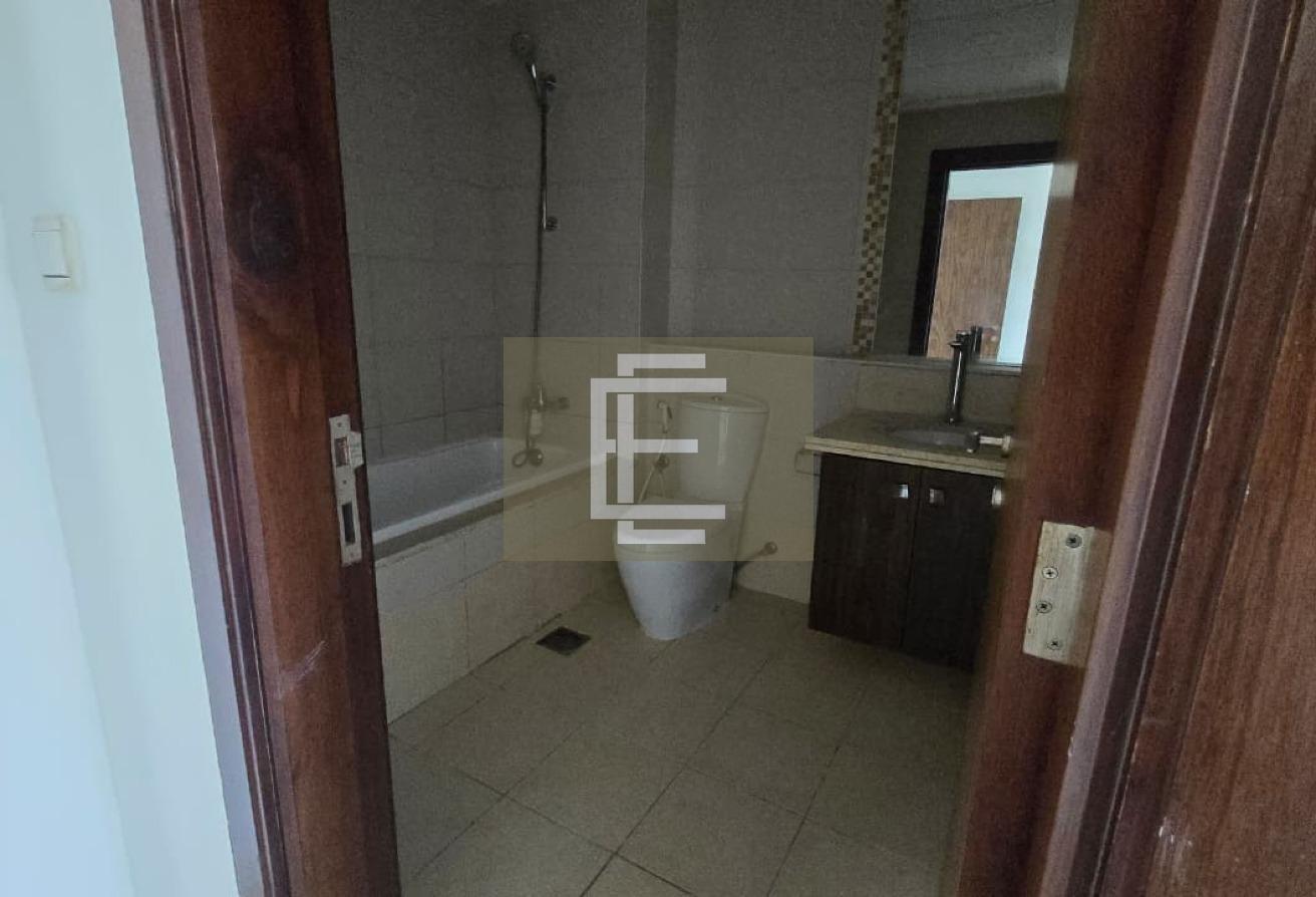SPACIOUS 3 BR | VACANT | PRIME LOCATION photo 17