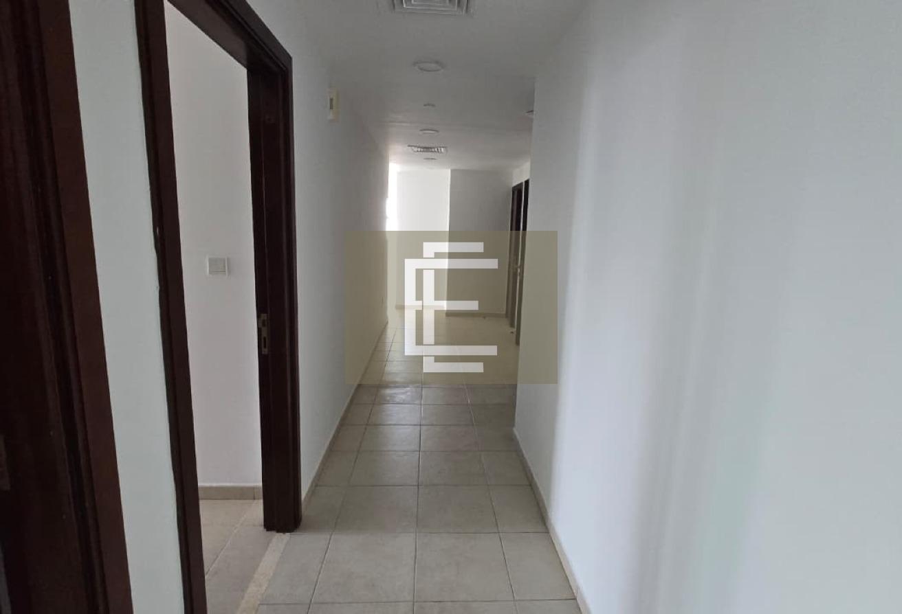 SPACIOUS 3 BR | VACANT | PRIME LOCATION photo 22