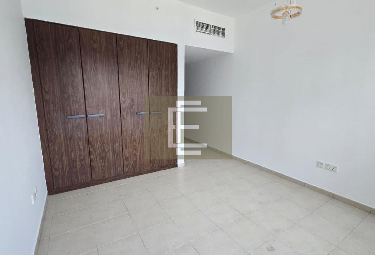 SPACIOUS 3 BR | VACANT | PRIME LOCATION photo 14