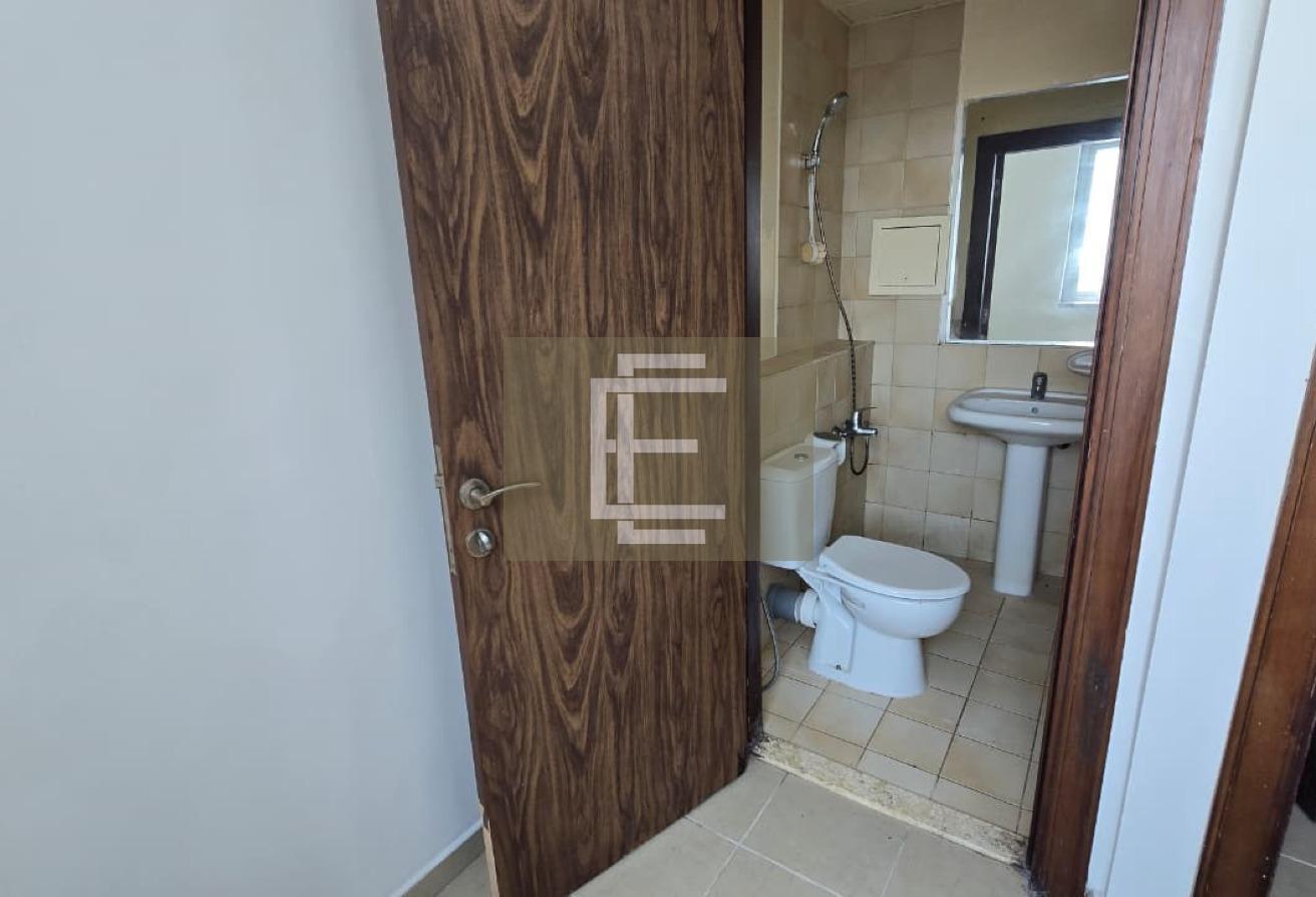 SPACIOUS 3 BR | VACANT | PRIME LOCATION photo 16