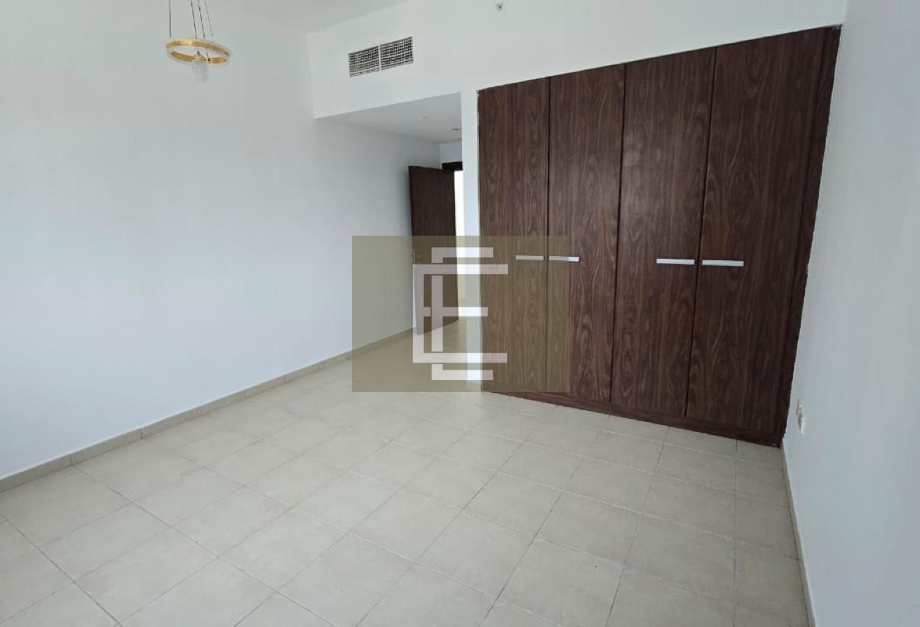 SPACIOUS 3 BR | VACANT | PRIME LOCATION photo 12