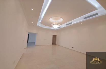 Villa - 5 Bedrooms - 6 Bathrooms for rent in Al Aweer 1 - Al Aweer - Dubai