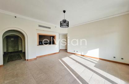 Apartment - 2 Bedrooms - 3 Bathrooms for rent in Al Habool - Shoreline Apartments - Palm Jumeirah - Dubai