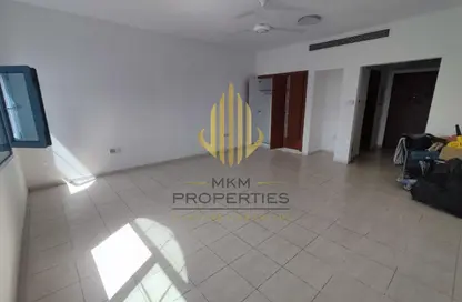 شقة - غرفة نوم - 1 حمام للايجار في مبنى إن14 - طراز فارسي - المدينة العالمية - دبي