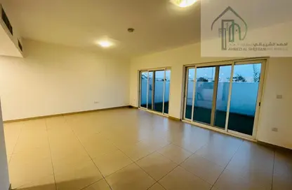 تاون هاوس - 3 غرف نوم - 4 حمامات للايجار في قرية ورسان - المدينة العالمية - دبي