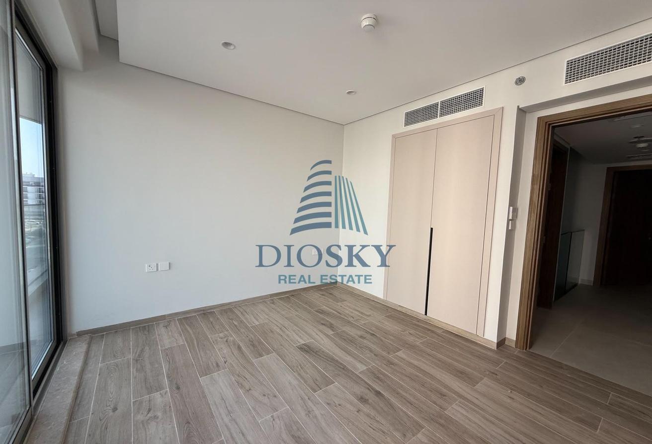 Brand New | Modern Apartment |4BHK With Maids Room photo 8
