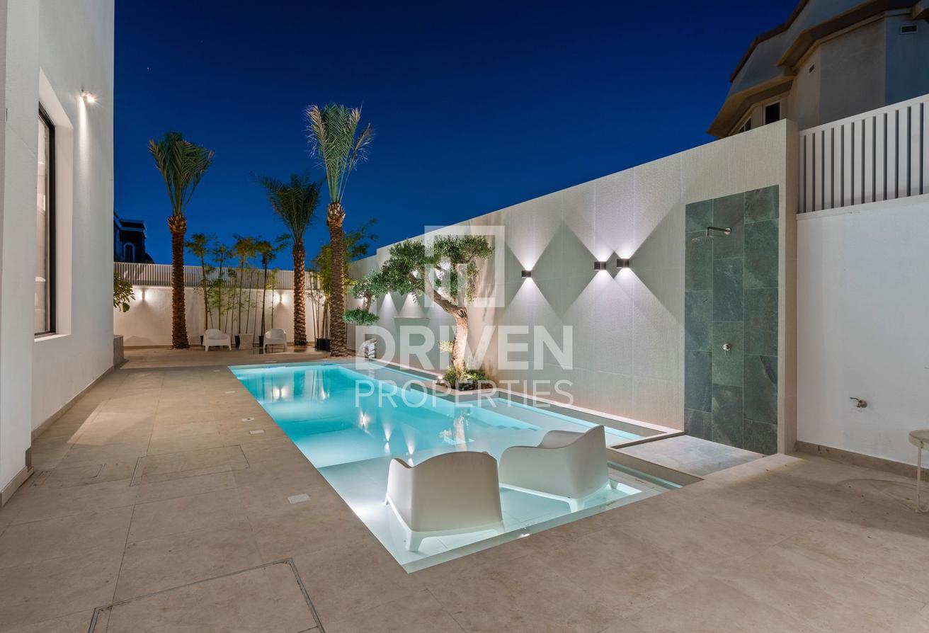 Modern Villa | Stunning Garden and Koi Pond photo 27
