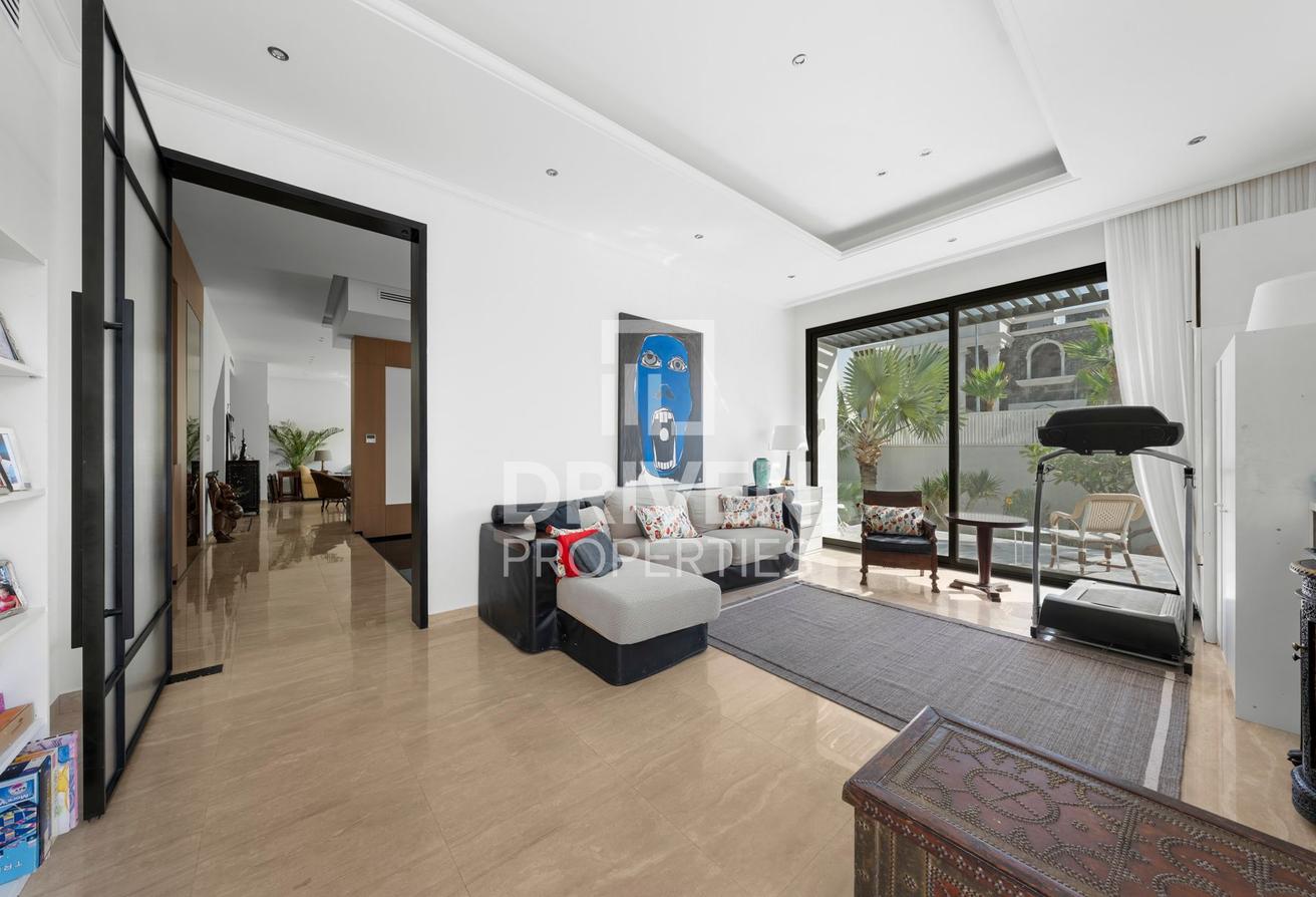 Modern Villa | Stunning Garden and Koi Pond photo 6