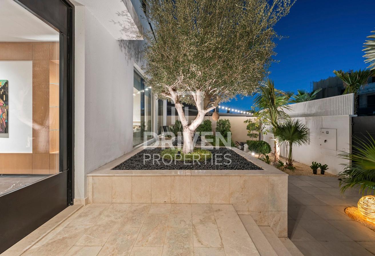 Modern Villa | Stunning Garden and Koi Pond photo 23