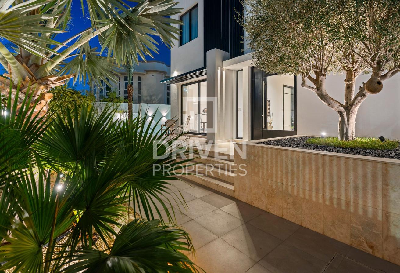 Modern Villa | Stunning Garden and Koi Pond photo 28