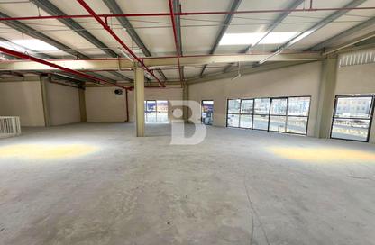 Warehouse - Studio for rent in Umm Ramool - Dubai
