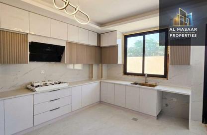 Villa - 4 - 6 for sale in Al Amira Village - Al Yasmeen - Ajman