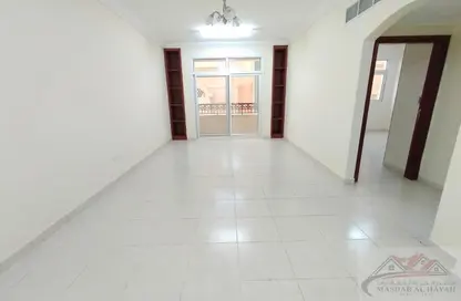 Apartment - 1 Bedroom - 2 Bathrooms for rent in Muwailih Building - Muwaileh - Sharjah