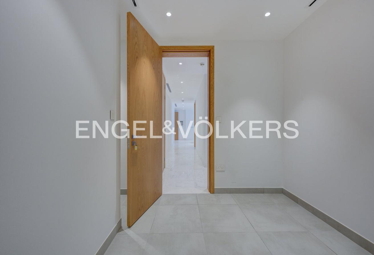 Exclusive | Furnished | Seafront photo 15