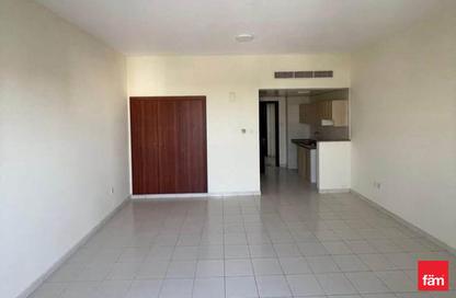 شقة - 1 حمام للبيع في L04 - طراز يوناني - المدينة العالمية - دبي شقة - 1 حمام للبيع في L04 - طراز يوناني - المدينة العالمية - دبي