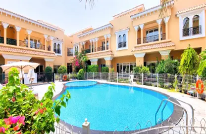 Villa - 4 Bedrooms - 6 Bathrooms for rent in Jumeirah 1 - Jumeirah - Dubai