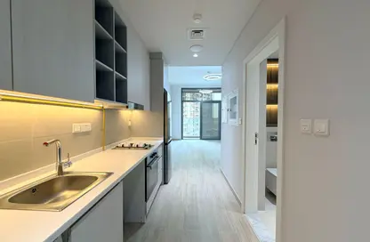 شقة - 1 حمام للايجار في برج سينشري - الخليج التجاري - دبي