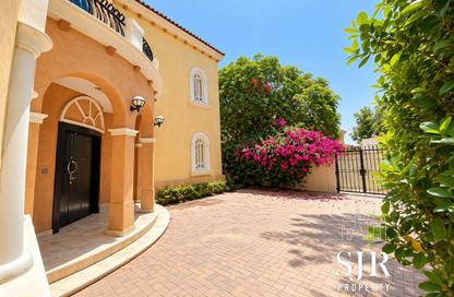 Villa - 5 - 5 for rent in Jumeirah Park - Dubai