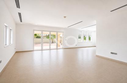 Villa - 3 Bedrooms - 4 Bathrooms for rent in District 7 - Jumeirah Park - Dubai