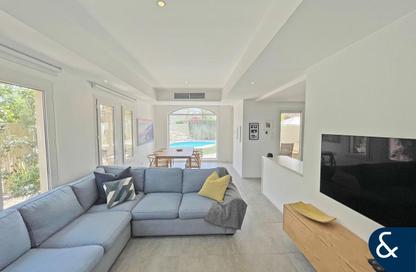 Villa - 2 Bedrooms - 3 Bathrooms for rent in Springs 10 - The Springs - Dubai
