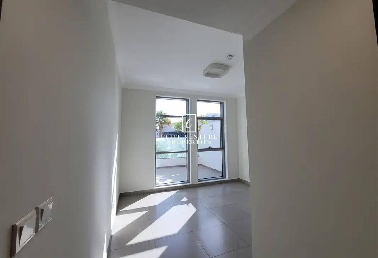 POOL VIEW | MODERN 1-BHK | SPACIOUS | PRIME LOCATI photo 5