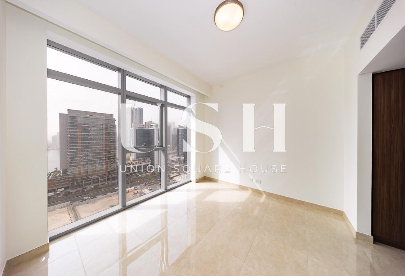 3BR | Luxury Living | Spacious & Bright photo 3