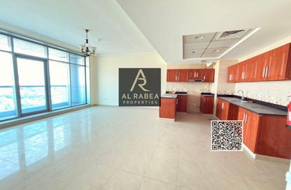Apartment - 1 Bedroom - 2 Bathrooms for rent in Corniche Tower - Ajman Corniche Road - Ajman