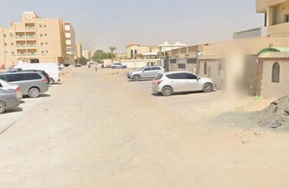 عمارة بالكامل - 8 غرف نوم - 8 حمامات للبيع في 2 المويهات - المويهات - عجمان