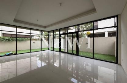 Townhouse - 3 - 5 for rent in Rochester - The Park Villas - Damac Hills - Dubai