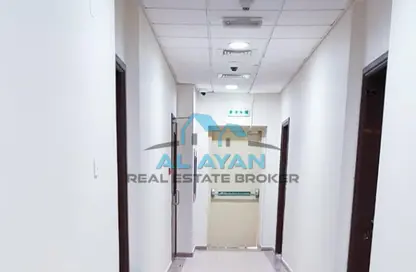 شقة - 1 حمام للايجار في IC1-EMR-17 - طراز إماراتي - المدينة العالمية - دبي