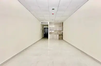Apartment - 1 Bathroom for rent in Muwaileh 29 Building - Muwaileh - Sharjah