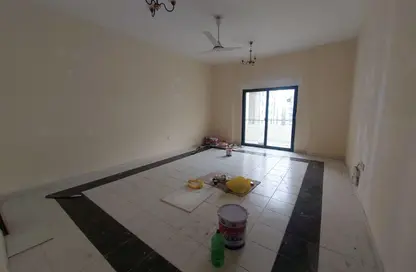 شقة - 3 غرف نوم - 3 حمامات للايجار في المحطة - القاسمية - الشارقة