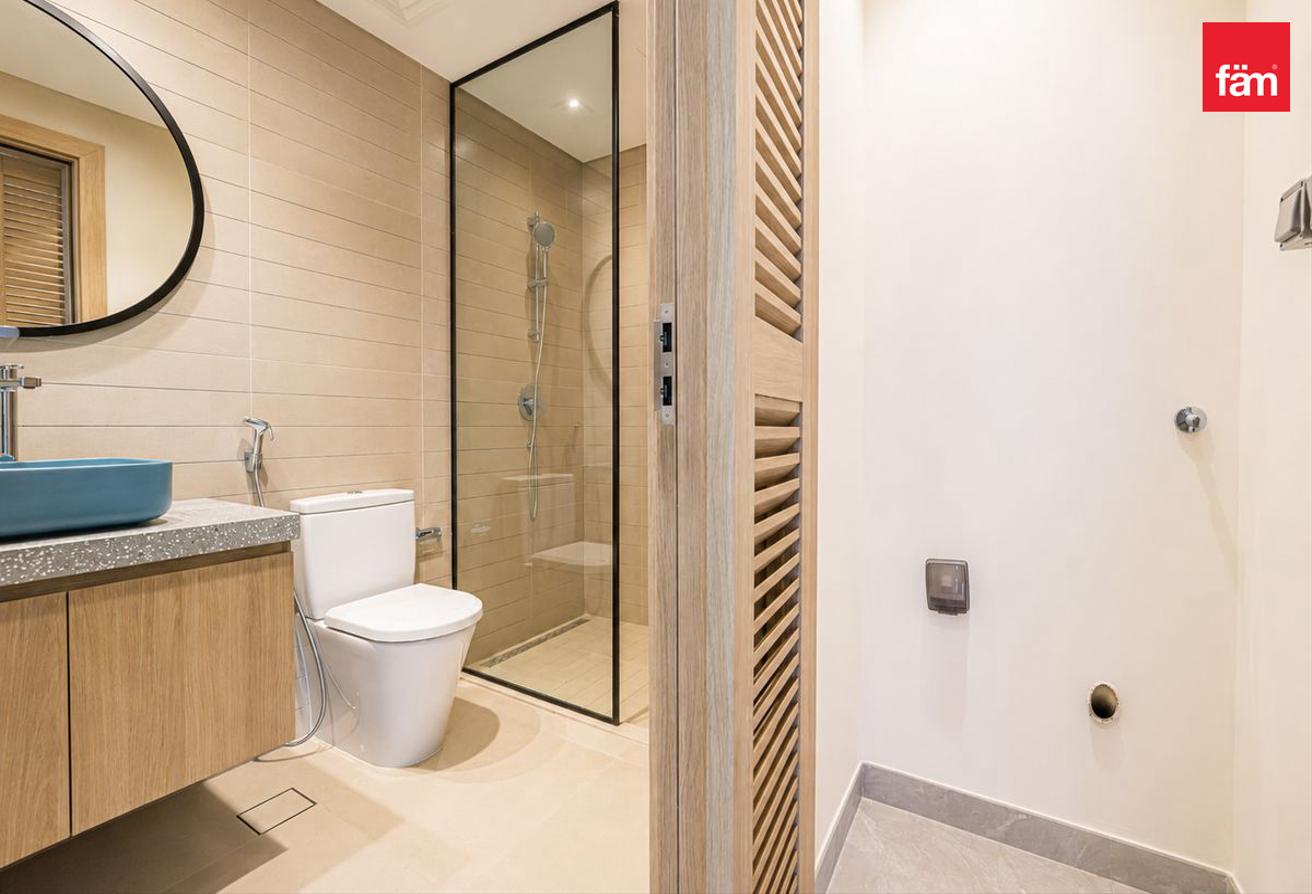 Upgraded | Very High Floor | Best Canal View photo 7