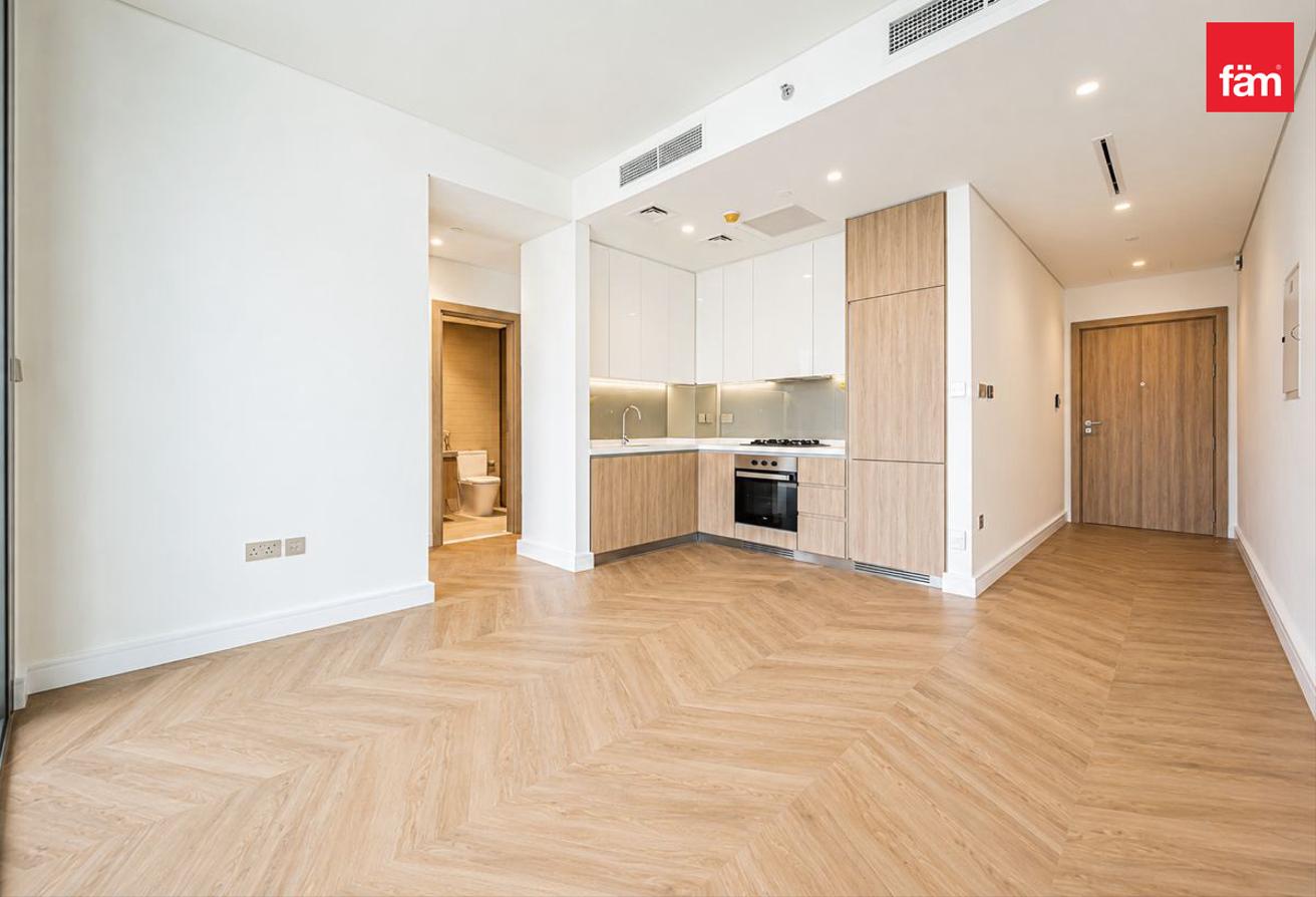 Upgraded | Very High Floor | Best Canal View photo 14