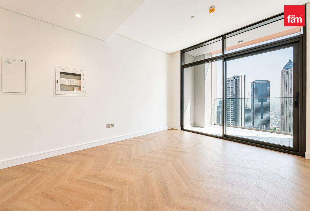 Upgraded | Very High Floor | Best Canal View photo 13