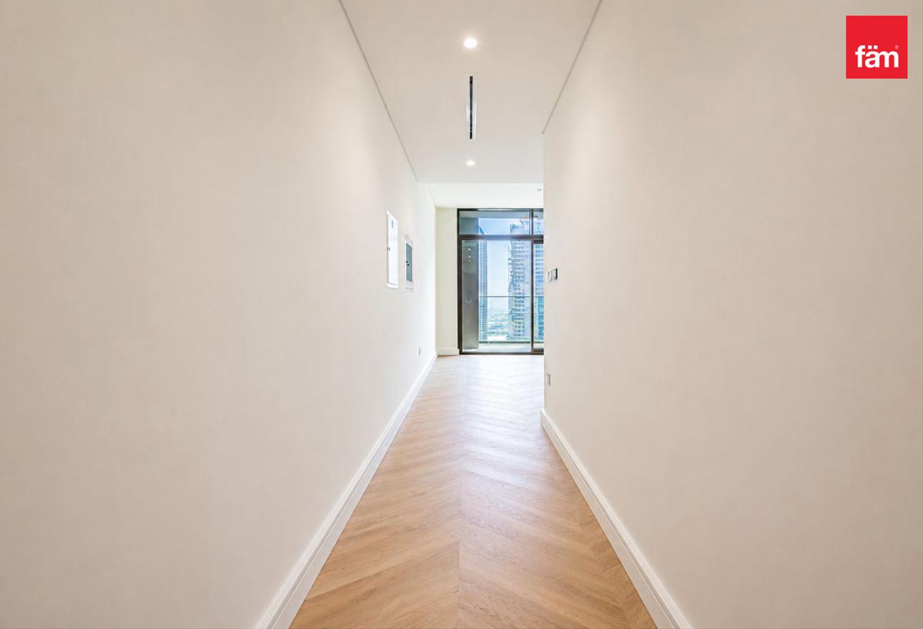 Upgraded | Very High Floor | Best Canal View photo 15